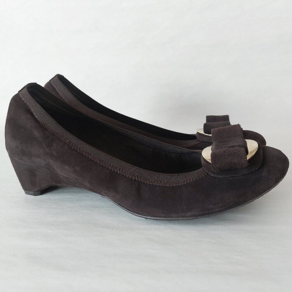 Stuart Weitzman Beaudelair Retro Suede Wedge Pump Size 8 Bow Low Heel Slip-on - Picture 3 of 13